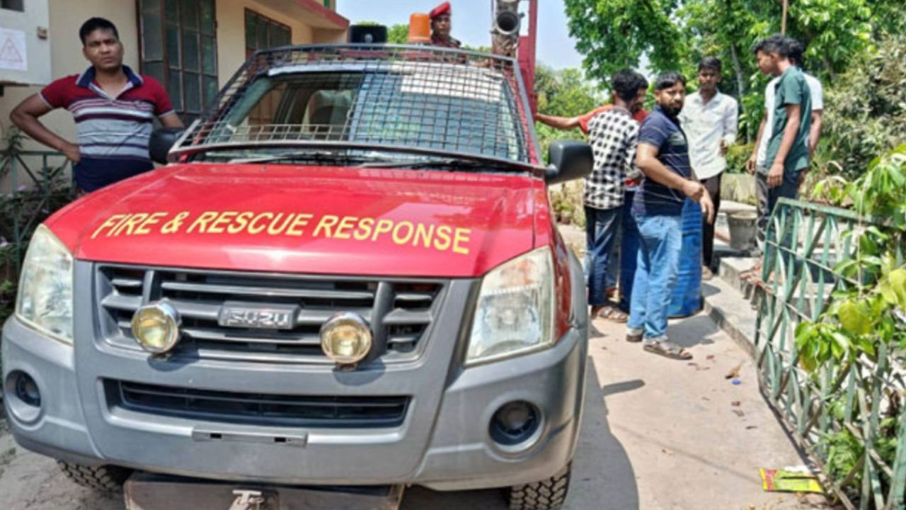 রাজশাহীতে ভুয়া চাহিদাপত্রে  তেল নিতে যাওয়া ফায়ার  সার্ভিসের ৫ কর্মী প্রত্যাহার